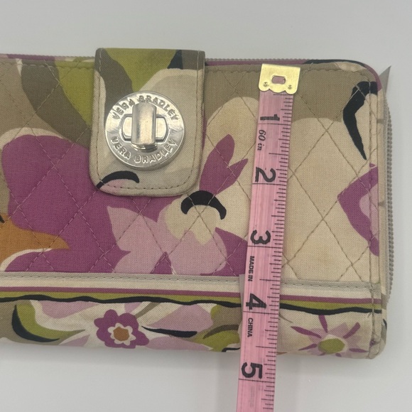 Vera Bradley Vintage Portabello Road Multicolor Floral Quilted Wallet - Picture 6 of 7